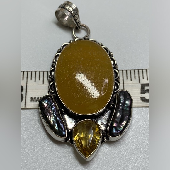 Beautiful Sterling & Yellow Lace Agate with Biwa Pearls Pendant - Picture 11 of 11